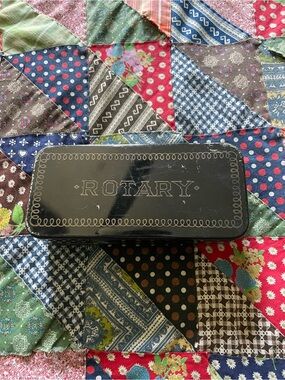 VINTAGE ROTARY SEWING MACHINE ATTACHMENTS GREIST ACCESSORIES PARTS IN TIN CASE